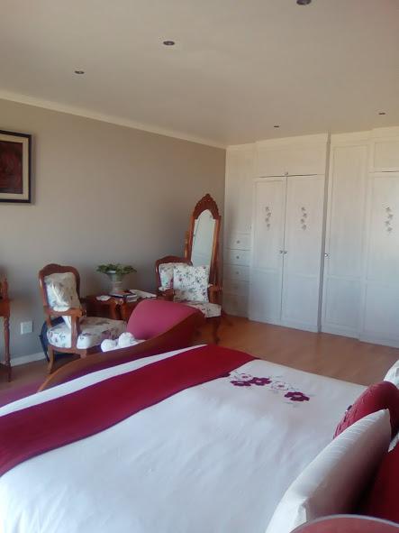 5 Bedroom Property for Sale in Myburgh Park Western Cape